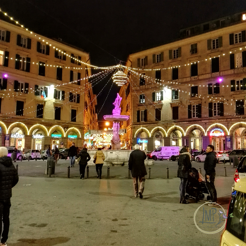 Natale a Genova Piazza Colombo illuminata